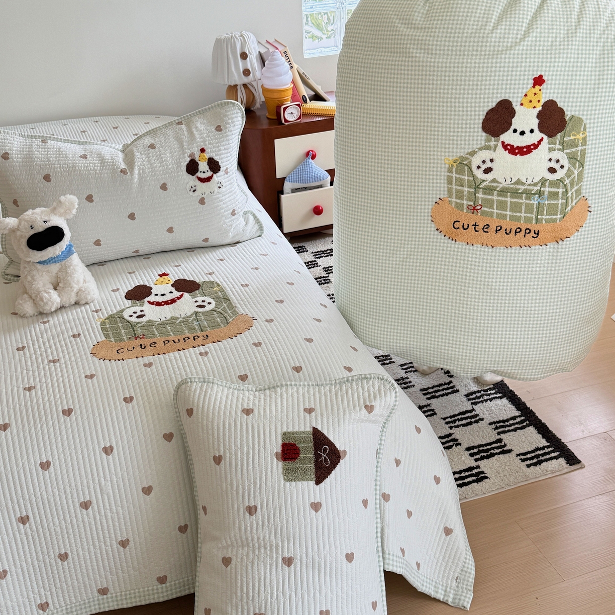 91家纺网 家纺一手货源 找家纺 顾里家纺 2026新款ins韩风床盖单品床盖单件三件套被套四件套 爱心沙发狗