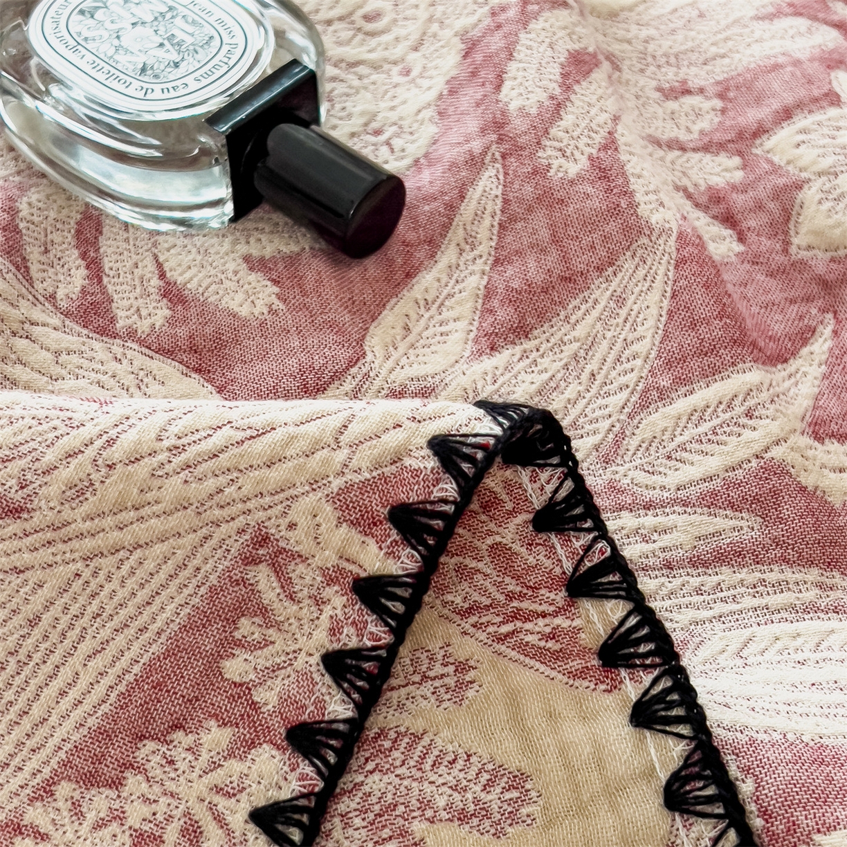 91家纺网 家纺一手货源 找家纺 （总）云恋家纺 2026新款A类全棉四层纱三角针纱布毯全棉学生午睡被薄款沙发盖毯办公室披肩毯