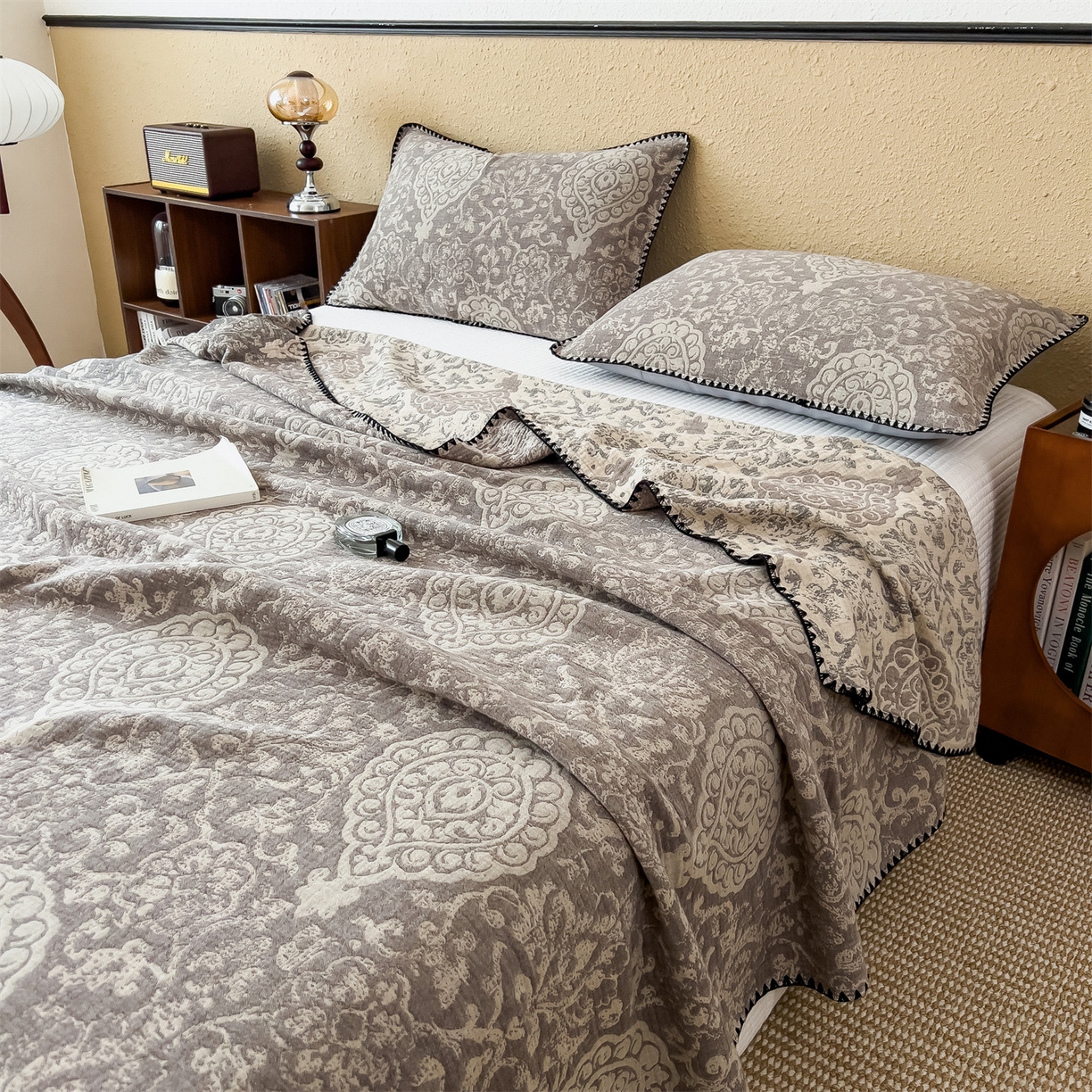 91家纺网 家纺一手货源 找家纺 云恋家纺 2026新款A类全棉四层纱三角针纱布毯全棉学生午睡被薄款床单沙发盖毯办公室披肩毯 素锦