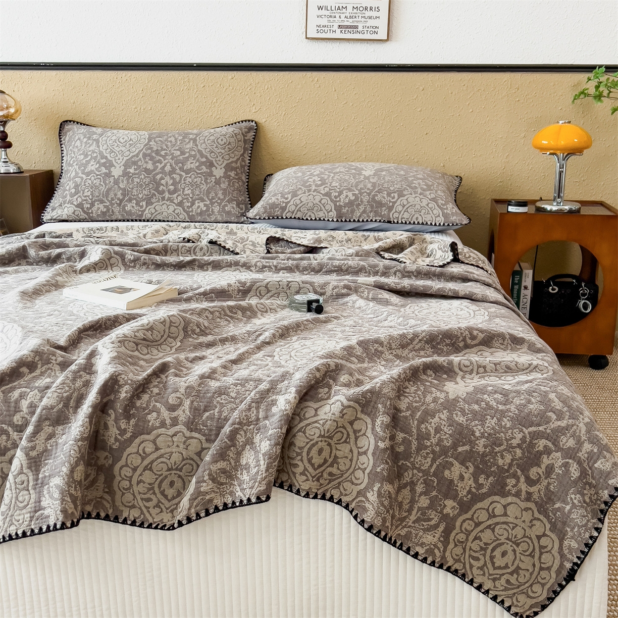 91家纺网 家纺一手货源 找家纺 云恋家纺 2026新款A类全棉四层纱三角针纱布毯全棉学生午睡被薄款床单沙发盖毯办公室披肩毯 素锦