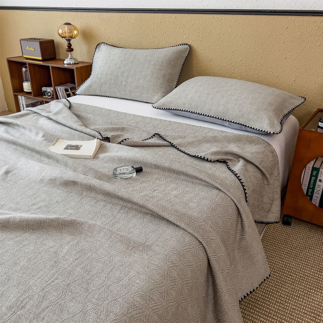 91家纺网 家纺一手货源 找家纺 云恋家纺 2026新款A类全棉四层纱三角针纱布毯全棉学生午睡被薄款床单沙发盖毯办公室披肩毯 晕染灰