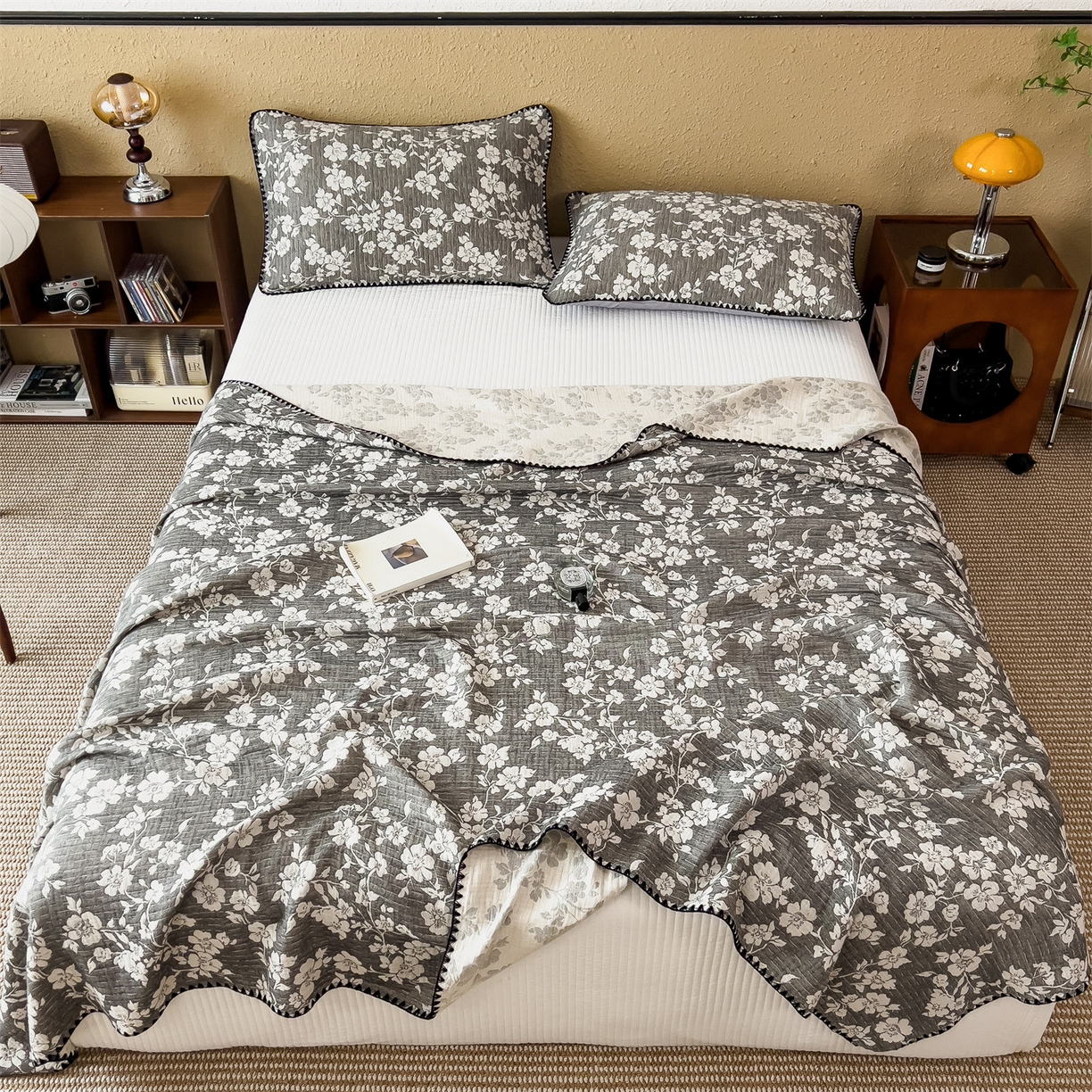 91家纺网 家纺一手货源 找家纺 云恋家纺 2026新款A类全棉四层纱三角针纱布毯全棉学生午睡被薄款床单沙发盖毯办公室披肩毯 暮秋花语