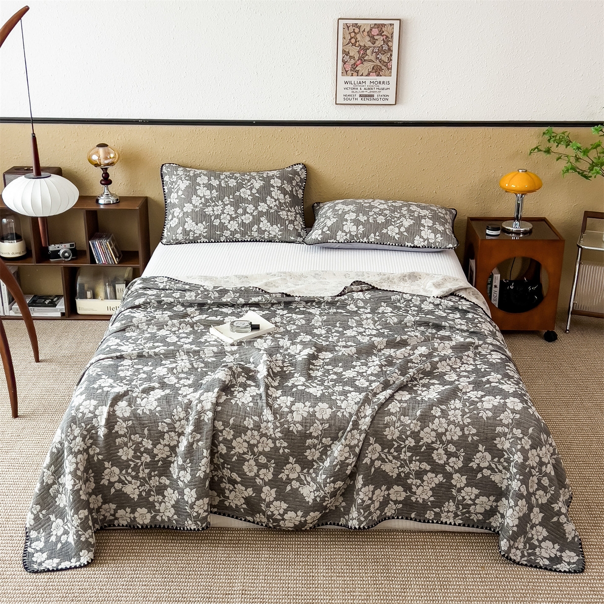 91家纺网 家纺一手货源 找家纺 云恋家纺 2026新款A类全棉四层纱三角针纱布毯全棉学生午睡被薄款床单沙发盖毯办公室披肩毯 暮秋花语