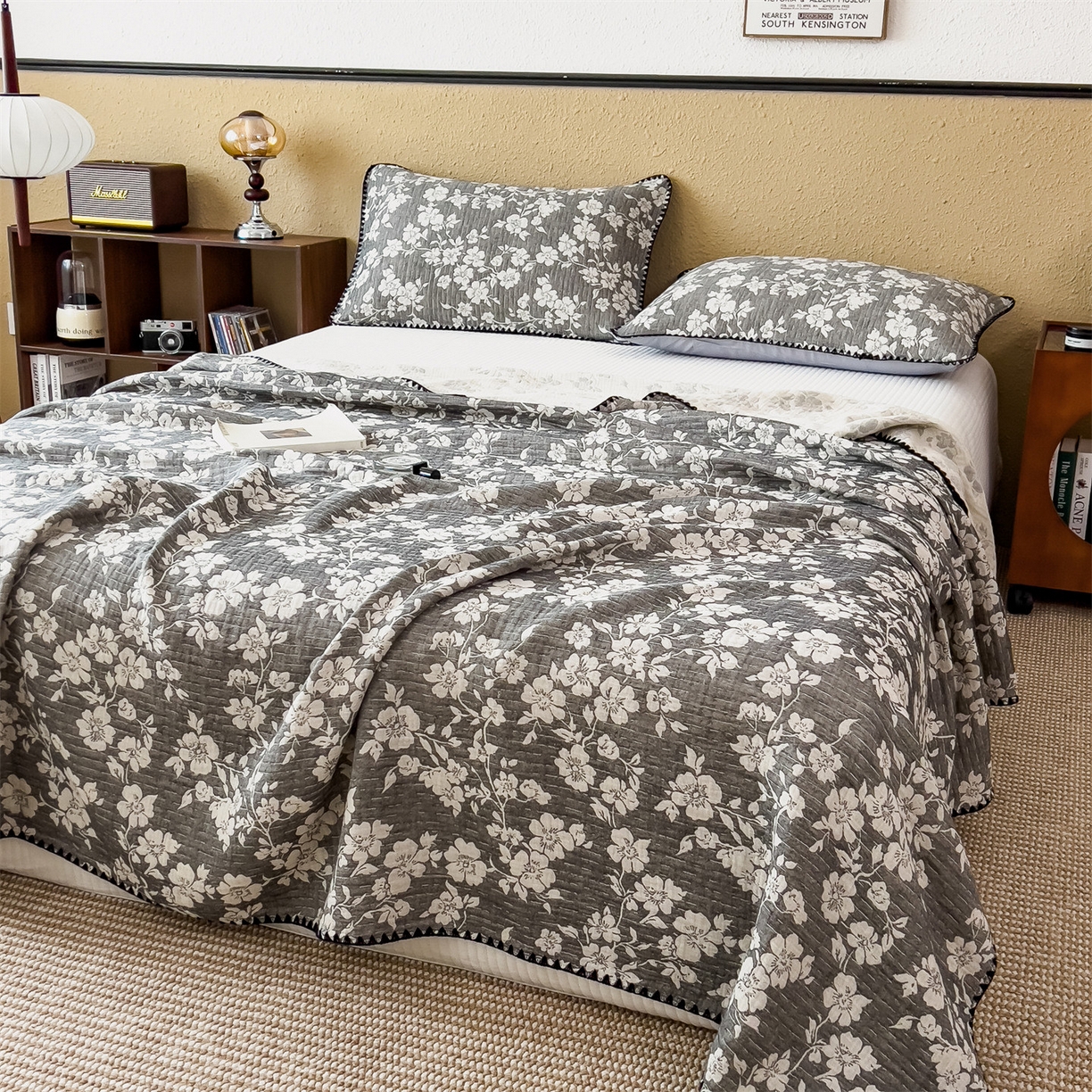 91家纺网 家纺一手货源 找家纺 云恋家纺 2026新款A类全棉四层纱三角针纱布毯全棉学生午睡被薄款床单沙发盖毯办公室披肩毯 暮秋花语