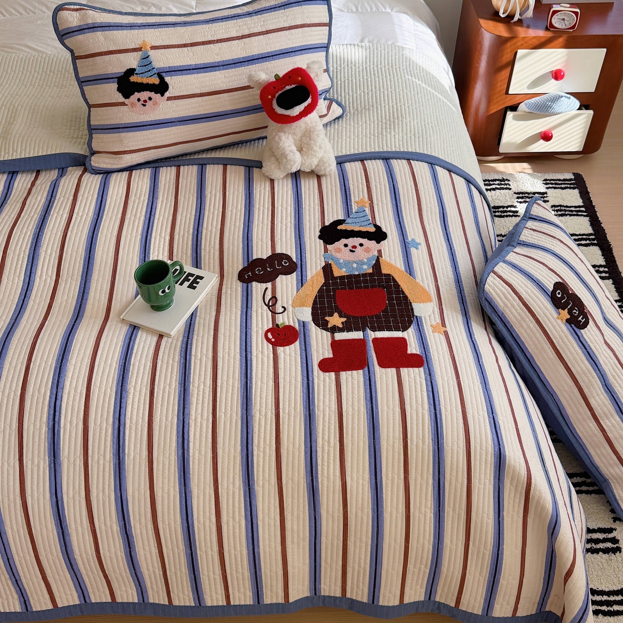 91家纺网 家纺一手货源 找家纺 顾里家纺 2026新款ins韩风床盖单品床盖单件三件套被套四件套 背带男孩