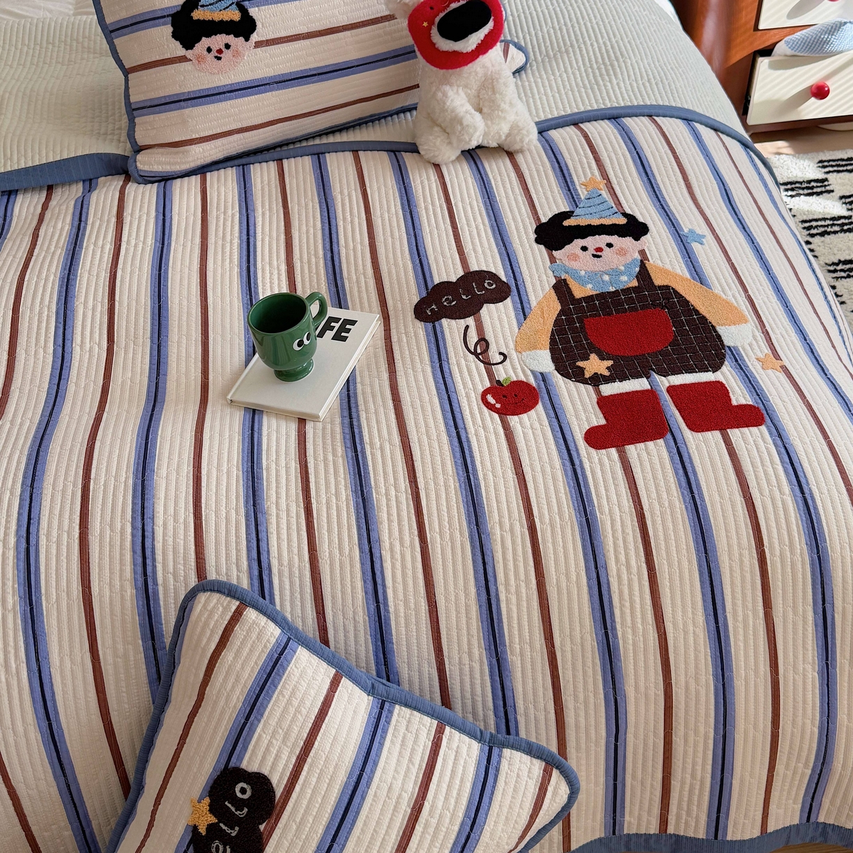 91家纺网 家纺一手货源 找家纺 顾里家纺 2026新款ins韩风床盖单品床盖单件三件套被套四件套 背带男孩