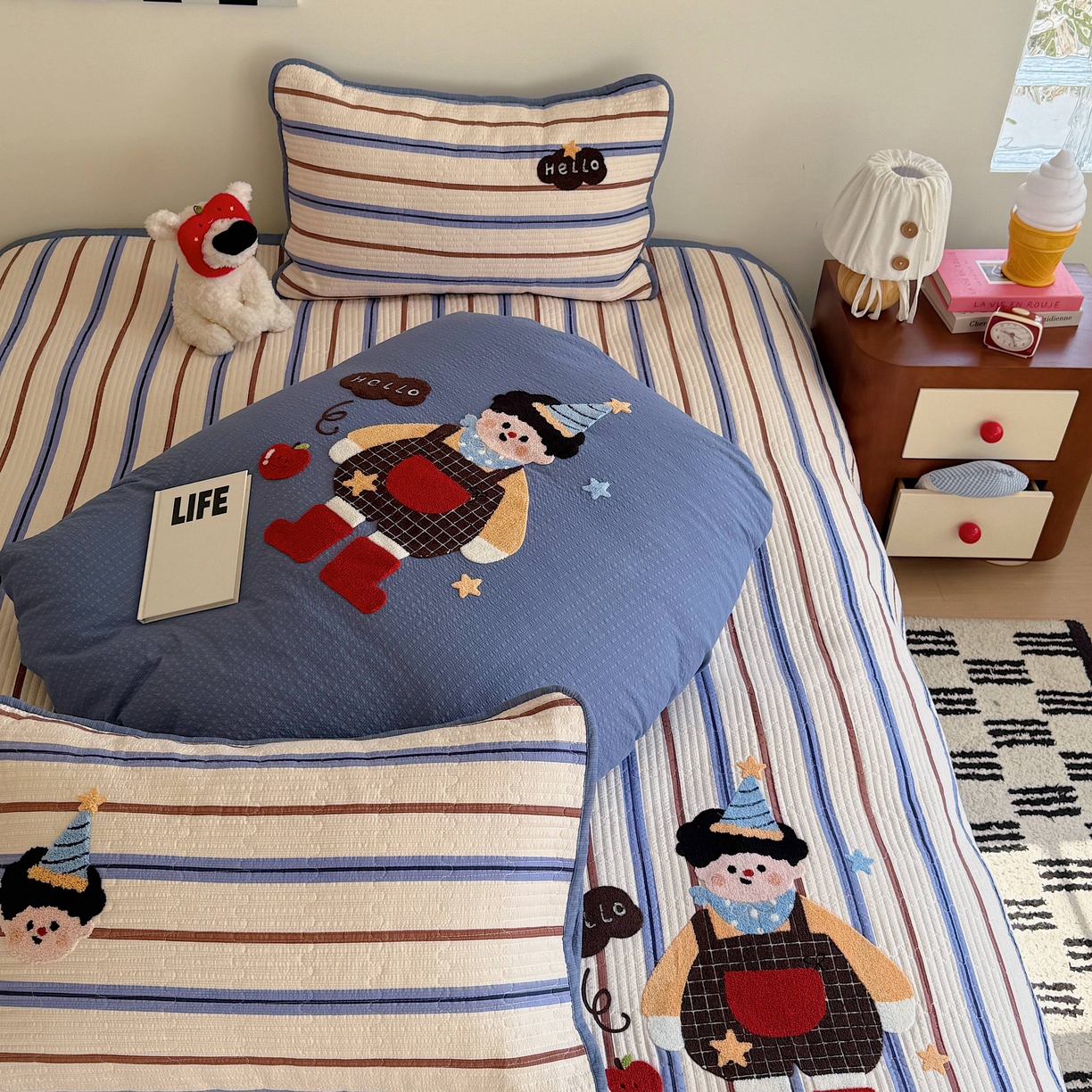 91家纺网 家纺一手货源 找家纺 顾里家纺 2026新款ins韩风床盖单品床盖单件三件套被套四件套 背带男孩