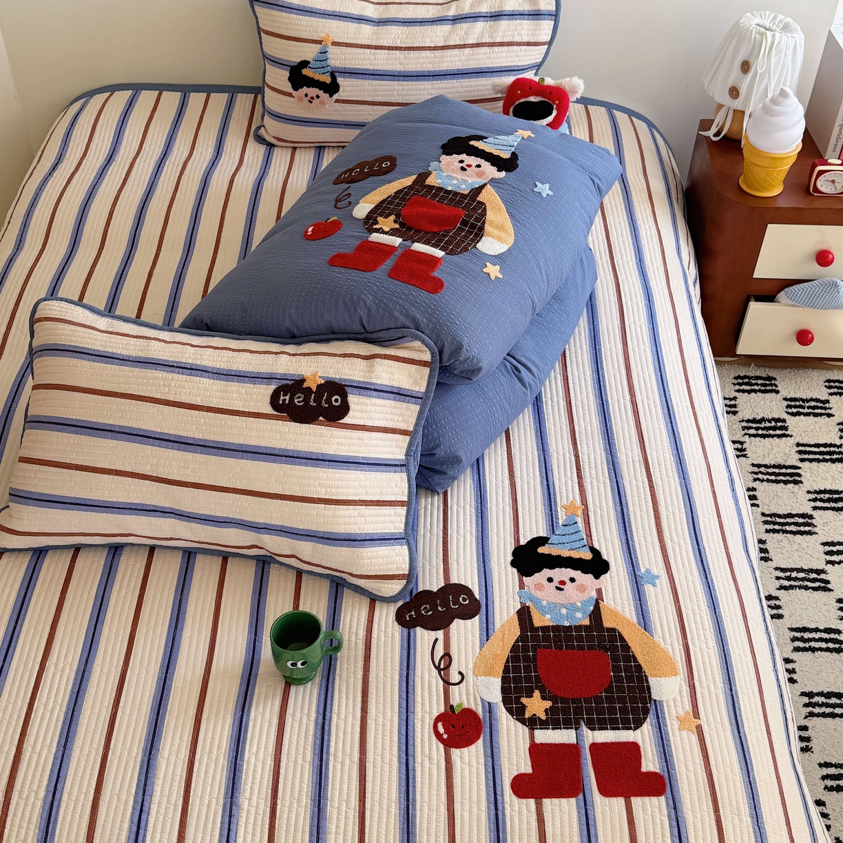 91家纺网 家纺一手货源 找家纺 顾里家纺 2026新款ins韩风床盖单品床盖单件三件套被套四件套 背带男孩