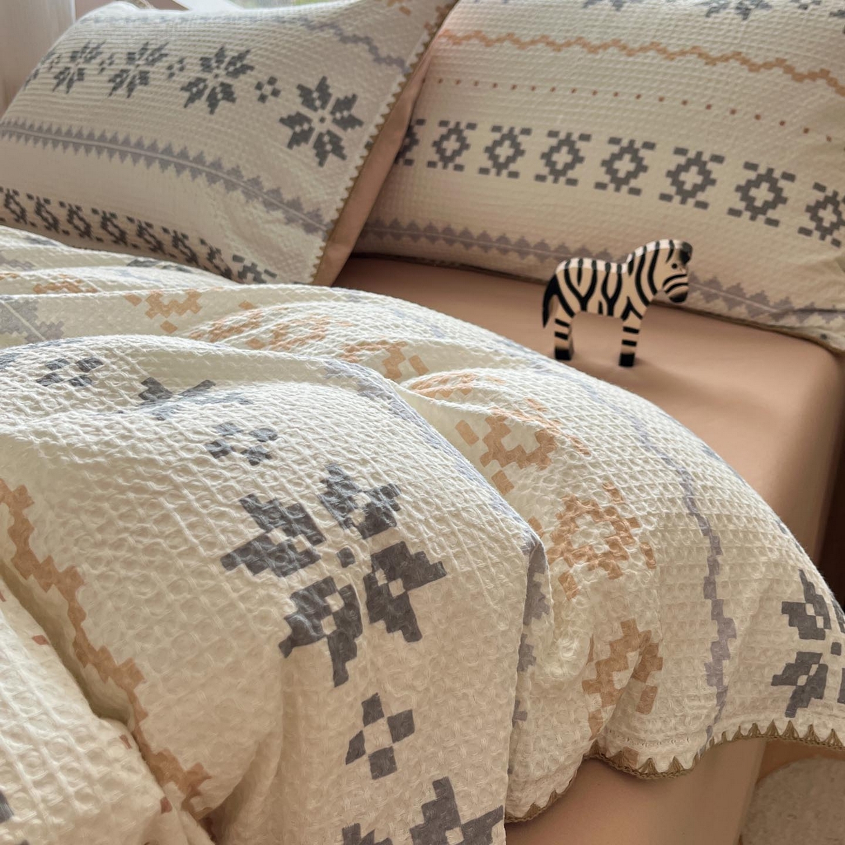 91家纺网 家纺一手货源 找家纺 涵宸家纺 2026新款全棉华夫格贝壳边四件套 雾漫纱