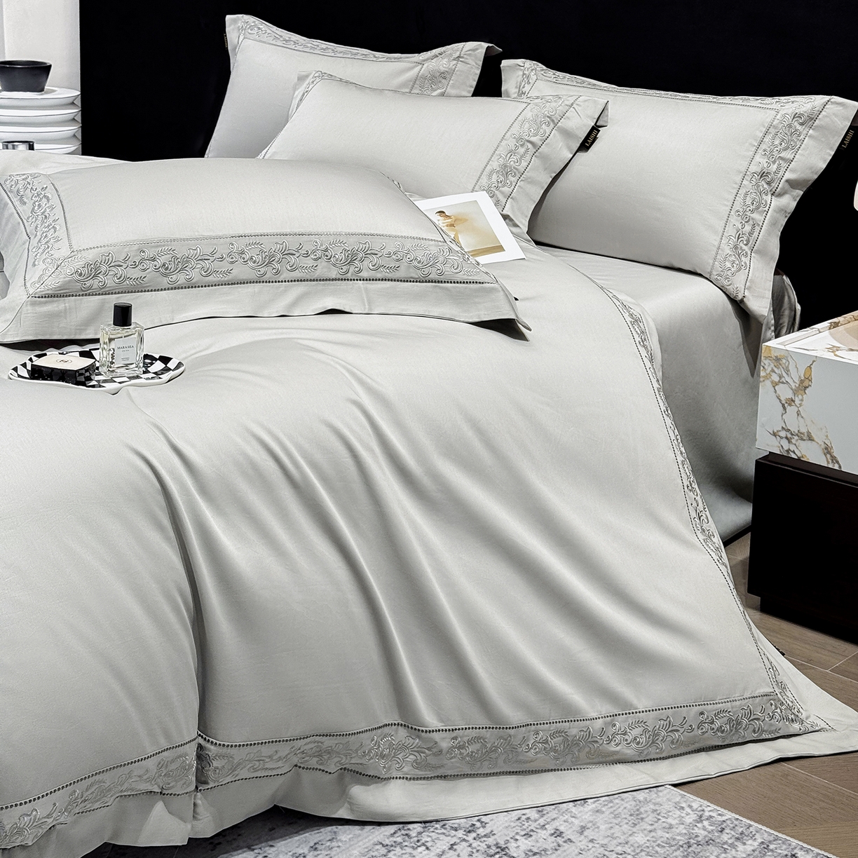 91家纺网 家纺一手货源 找家纺 （总）莱势 2026新款100支长绒棉全棉纯棉50x50s埃及贡缎刺绣绣花四件套高端礼盒塞纳