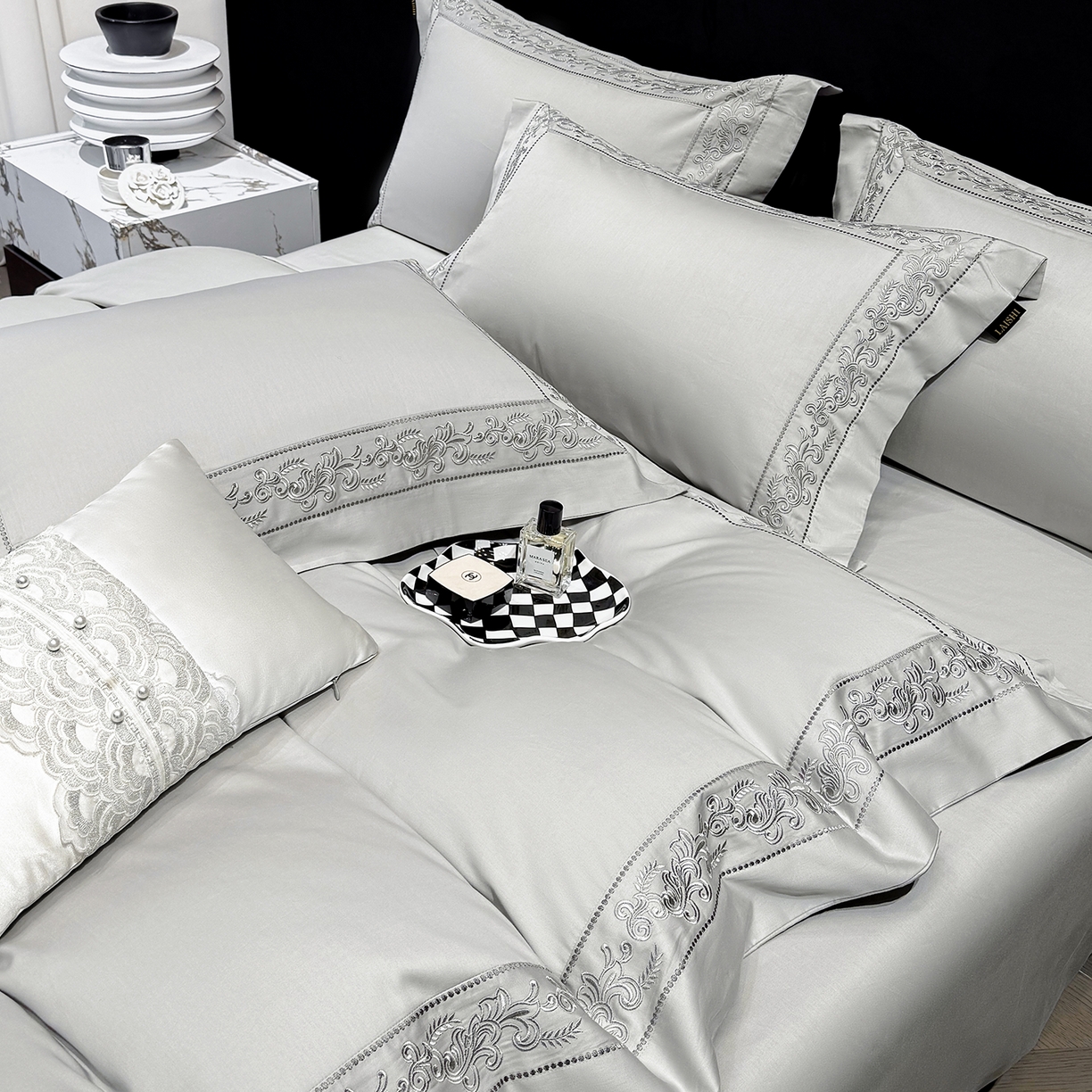 91家纺网 家纺一手货源 找家纺 （总）莱势 2026新款100支长绒棉全棉纯棉50x50s埃及贡缎刺绣绣花四件套高端礼盒塞纳