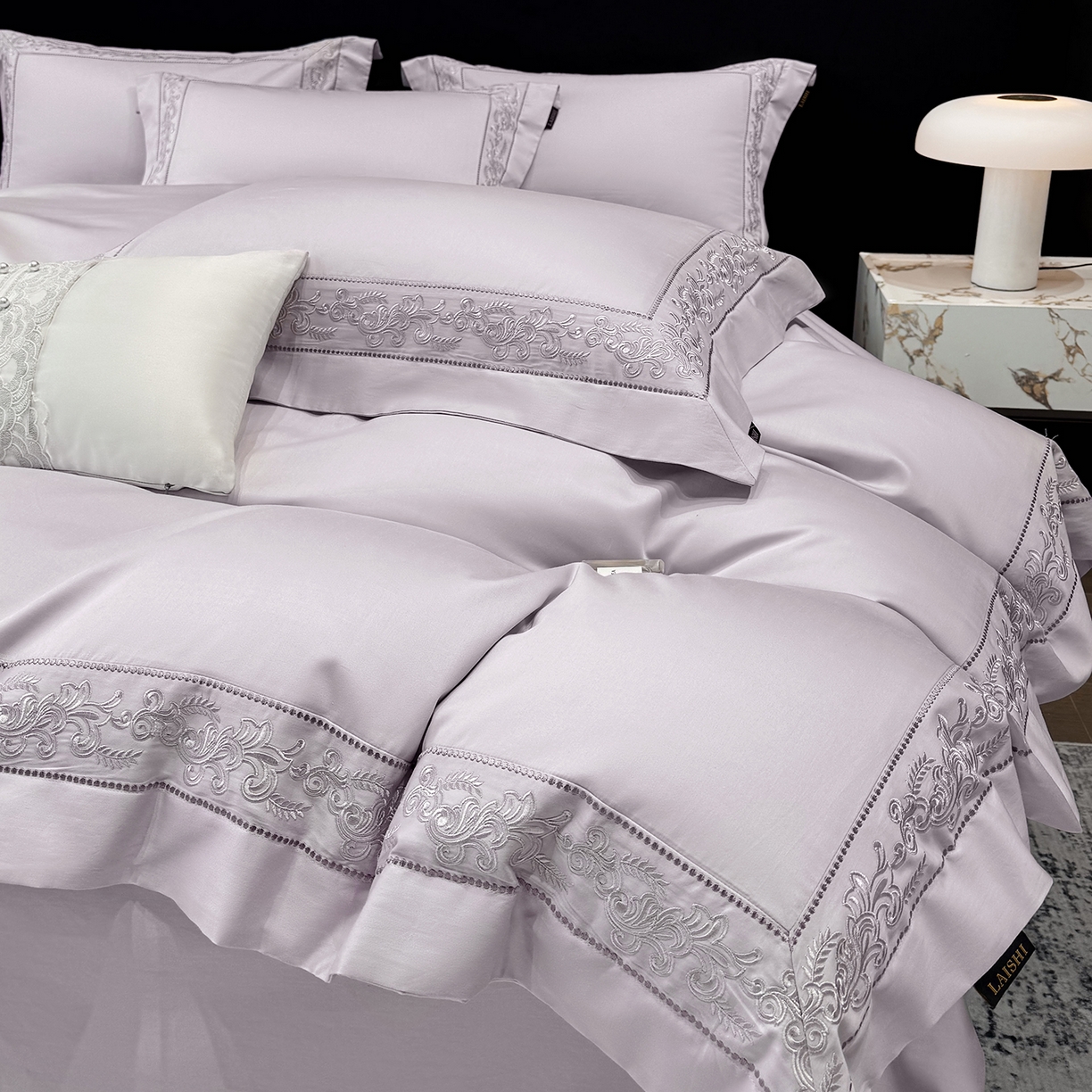 91家纺网 家纺一手货源 找家纺 （总）莱势 2026新款100支长绒棉全棉纯棉50x50s埃及贡缎刺绣绣花四件套高端礼盒塞纳