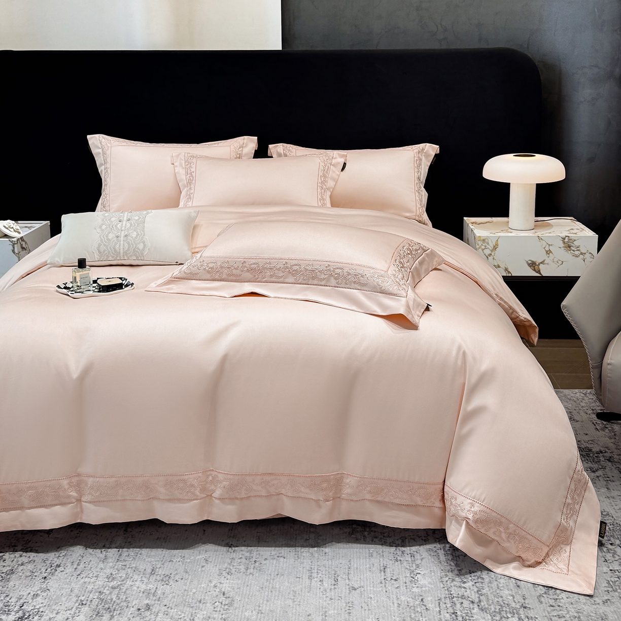 91家纺网 家纺一手货源 找家纺 莱势 2026新款100支长绒棉全棉纯棉50x50s埃及贡缎刺绣绣花四件套高端礼盒塞纳 塞纳-轻奢粉