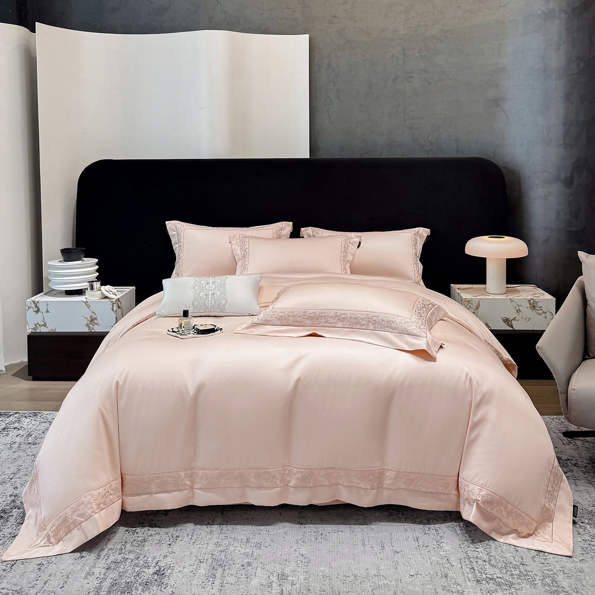 91家纺网 家纺一手货源 找家纺 莱势 2026新款100支长绒棉全棉纯棉50x50s埃及贡缎刺绣绣花四件套高端礼盒塞纳 塞纳-轻奢粉