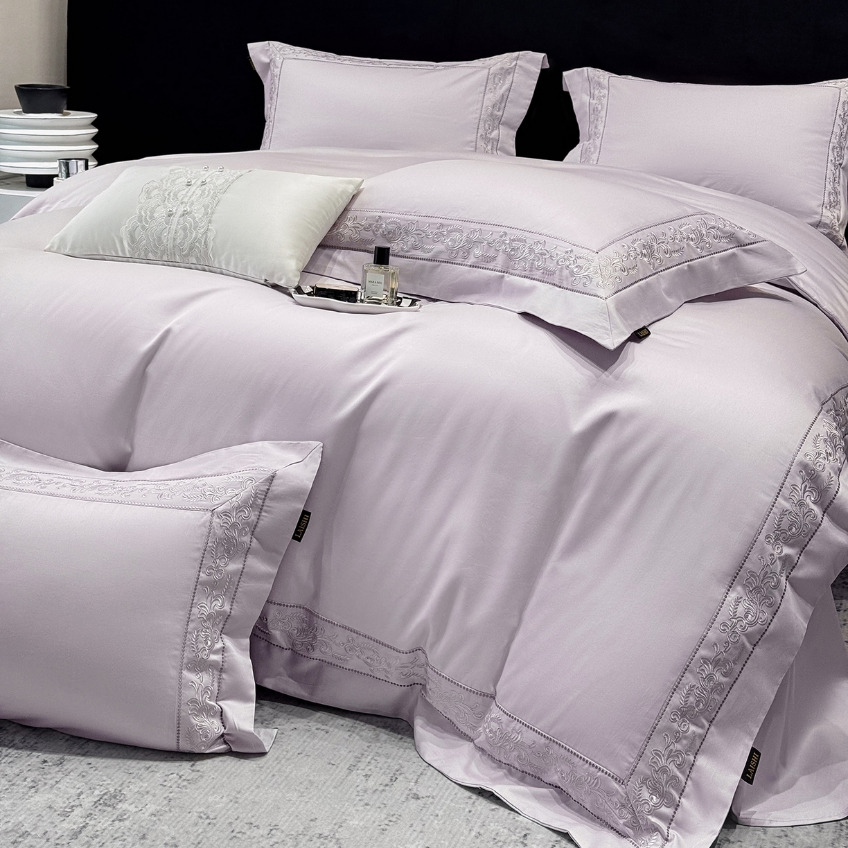 91家纺网 家纺一手货源 找家纺 莱势 2026新款100支长绒棉全棉纯棉50x50s埃及贡缎刺绣绣花四件套高端礼盒塞纳 塞纳-香芋紫