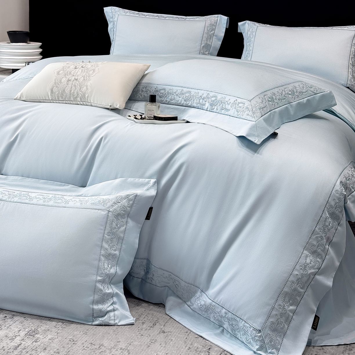 91家纺网 家纺一手货源 找家纺 莱势 2026新款100支长绒棉全棉纯棉50x50s埃及贡缎刺绣绣花四件套高端礼盒塞纳 塞纳-天空蓝