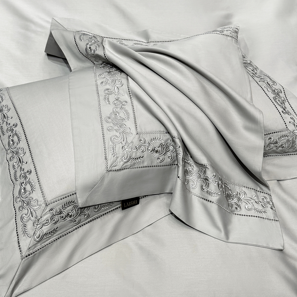 91家纺网 家纺一手货源 找家纺 莱势 2026新款100支长绒棉全棉纯棉50x50s埃及贡缎刺绣绣花四件套高端礼盒塞纳 塞纳-高级灰