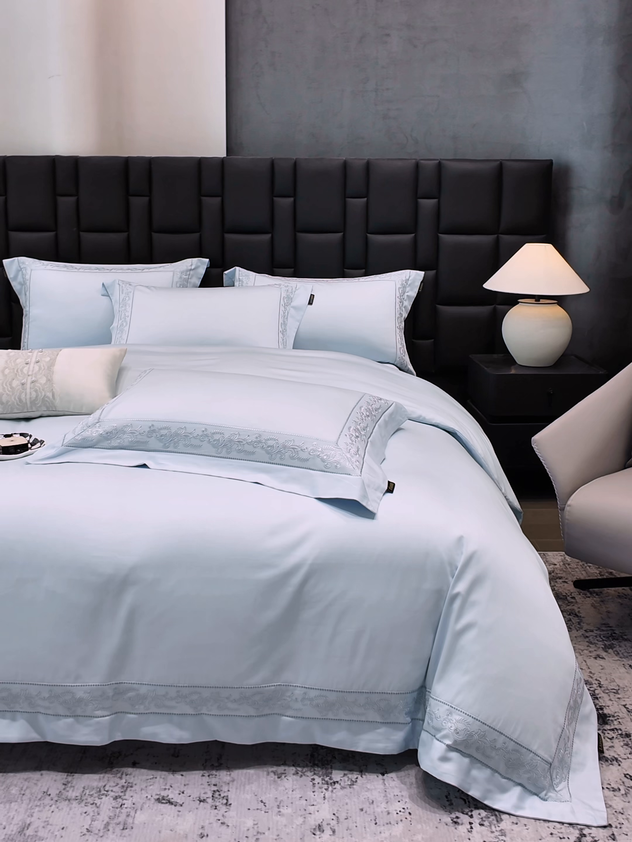 91家纺网 家纺一手货源 找家纺 莱势 2026新款100支长绒棉全棉纯棉50x50s埃及贡缎刺绣绣花四件套高端礼盒塞纳 塞纳-天空蓝