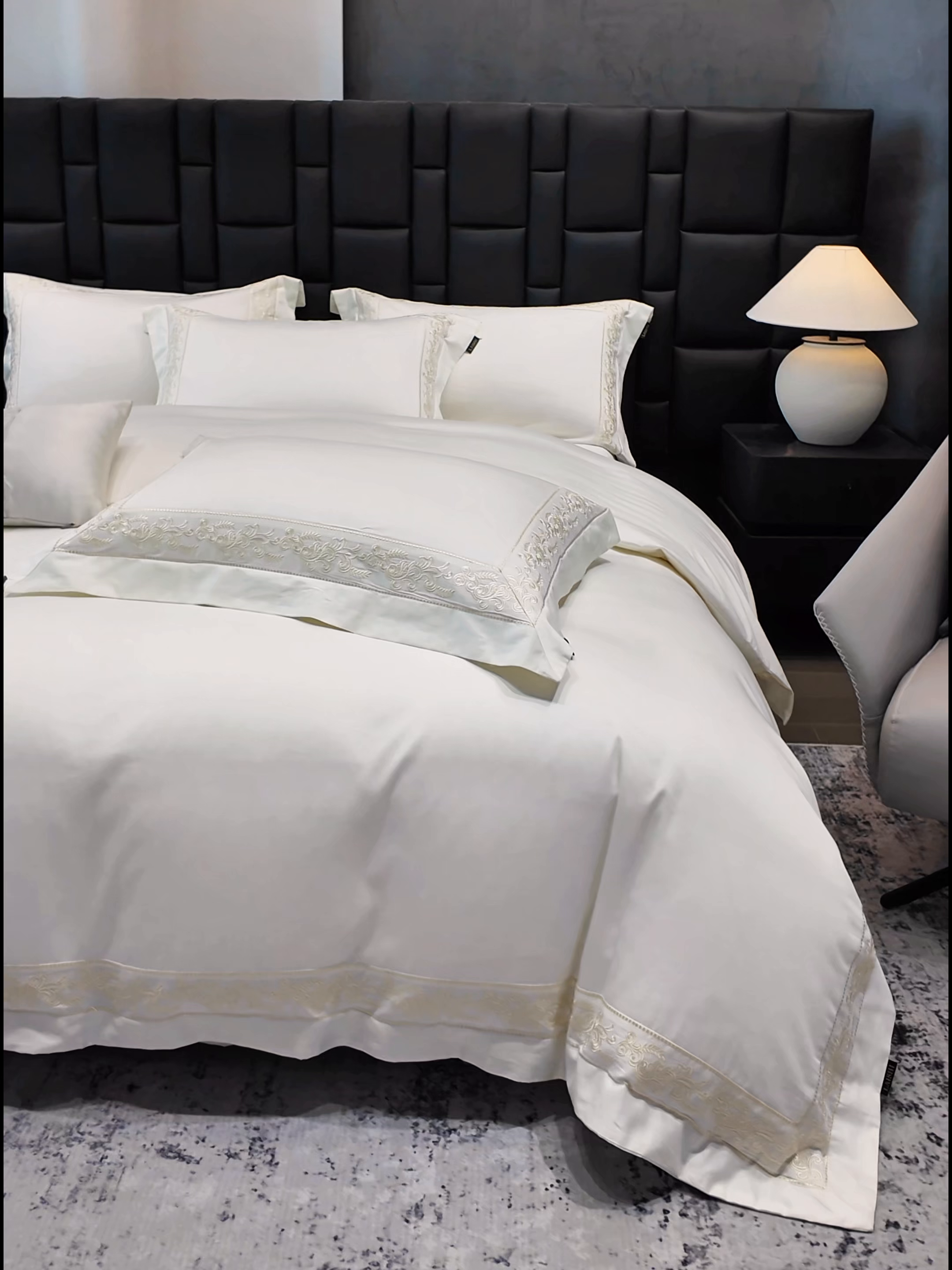 91家纺网 家纺一手货源 找家纺 莱势 2026新款100支长绒棉全棉纯棉50x50s埃及贡缎刺绣绣花四件套高端礼盒塞纳 塞纳-奶昔白