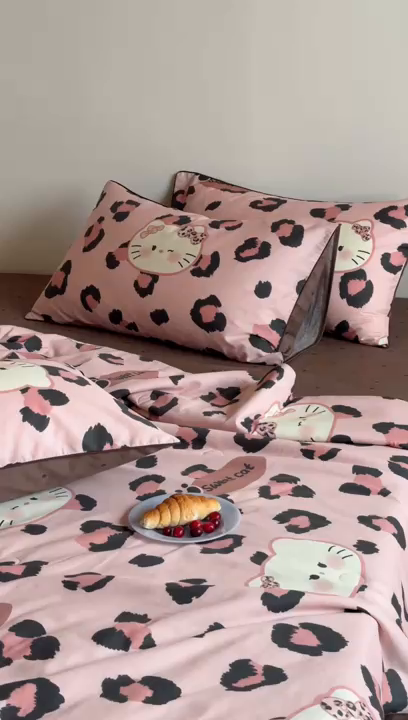 91家纺网 家纺一手货源 找家纺 一加一 2026新款全棉印花KT大豆夏被-云朵抱抱KT 粉豹KT