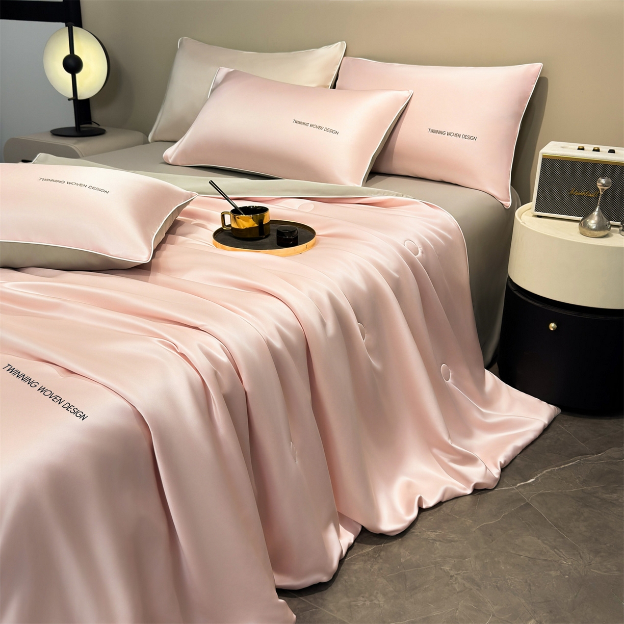 91家纺网 家纺一手货源 找家纺 招财星家纺 2026新款可水洗真丝被夏天空调被单人夏凉被冰丝夏被被子双人薄被（带质检报告买家秀） 丝语-粉玉+银灰