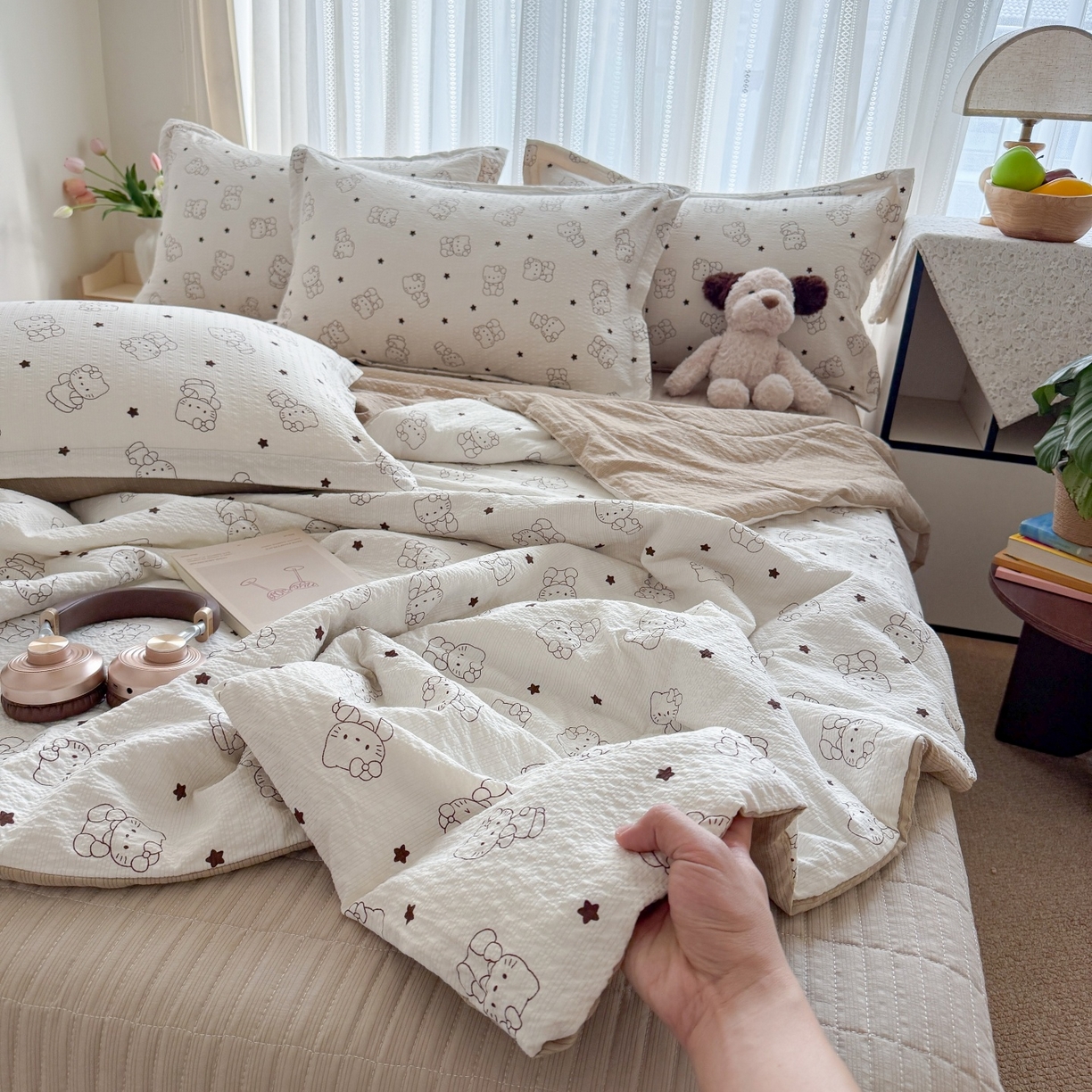 91家纺网 家纺一手货源 找家纺 梵希雅 2026新款云感泡芙棉泡芙纱床盖夏被四件套 描线猫