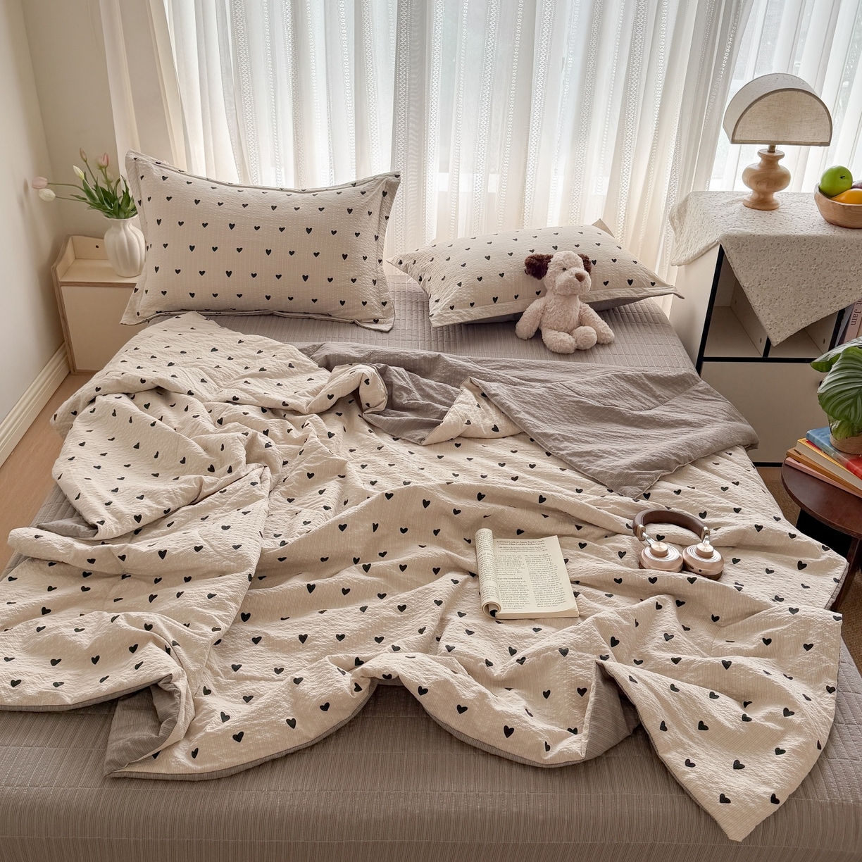 91家纺网 家纺一手货源 找家纺 梵希雅 2026新款云感泡芙棉泡芙纱床盖夏被四件套 灰爱心