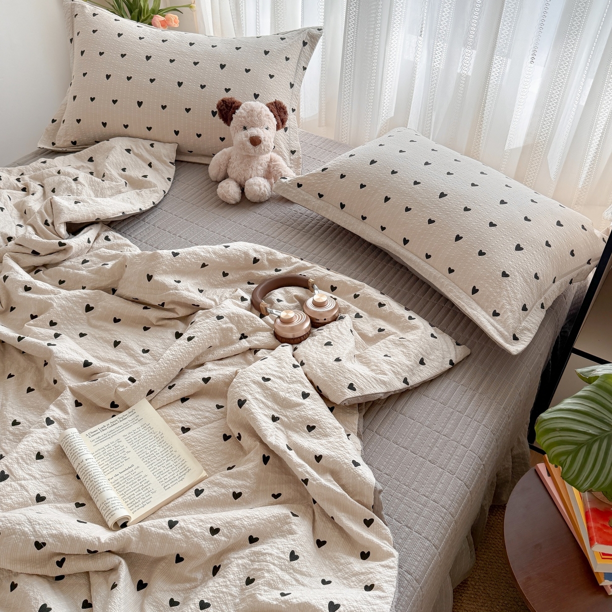 91家纺网 家纺一手货源 找家纺 梵希雅 2026新款云感泡芙棉泡芙纱床盖夏被四件套 灰爱心