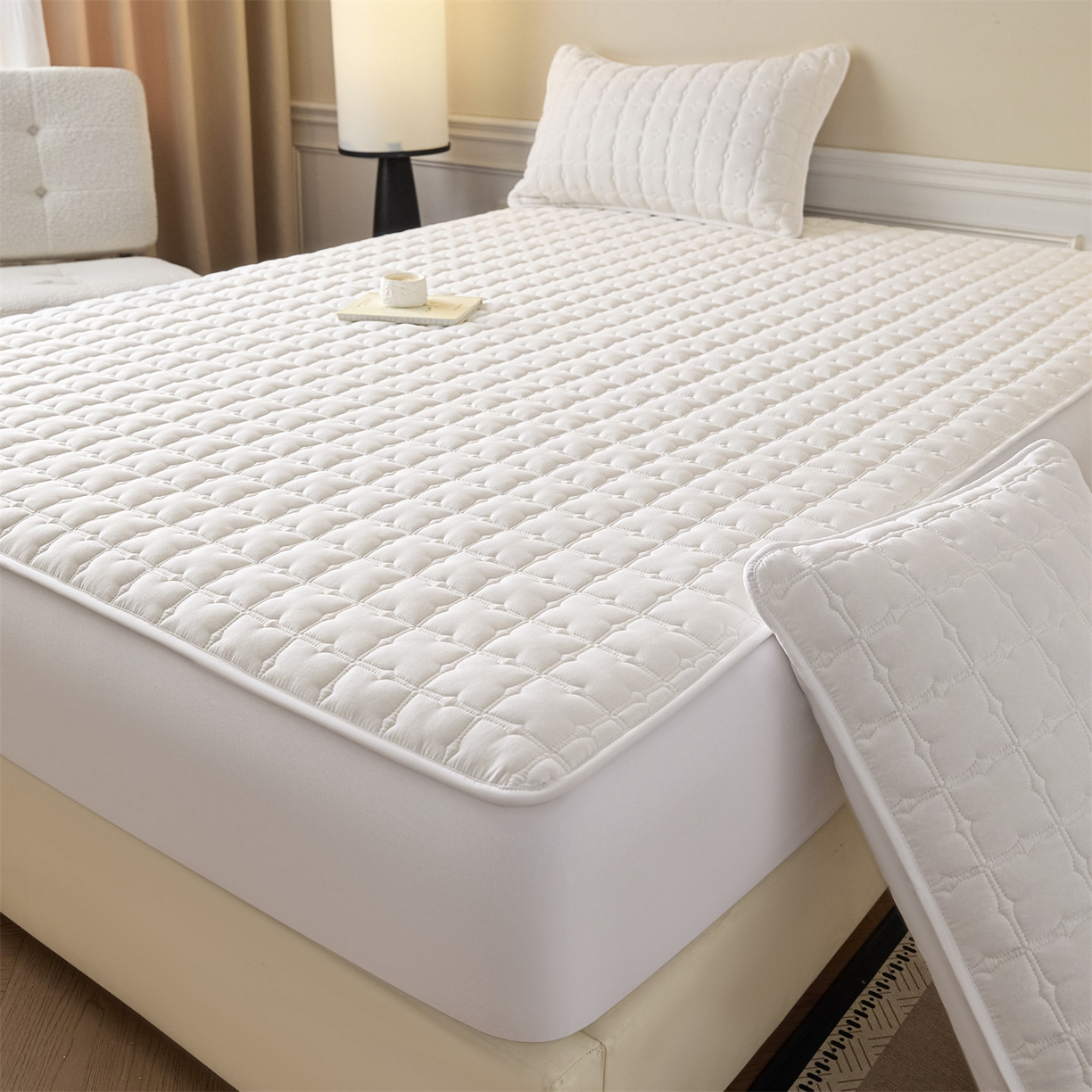 91家纺网 家纺一手货源 找家纺 优眠坊 2026新款夹棉床笠/防水床笠   床笠三件套 格趣-白色-防水款