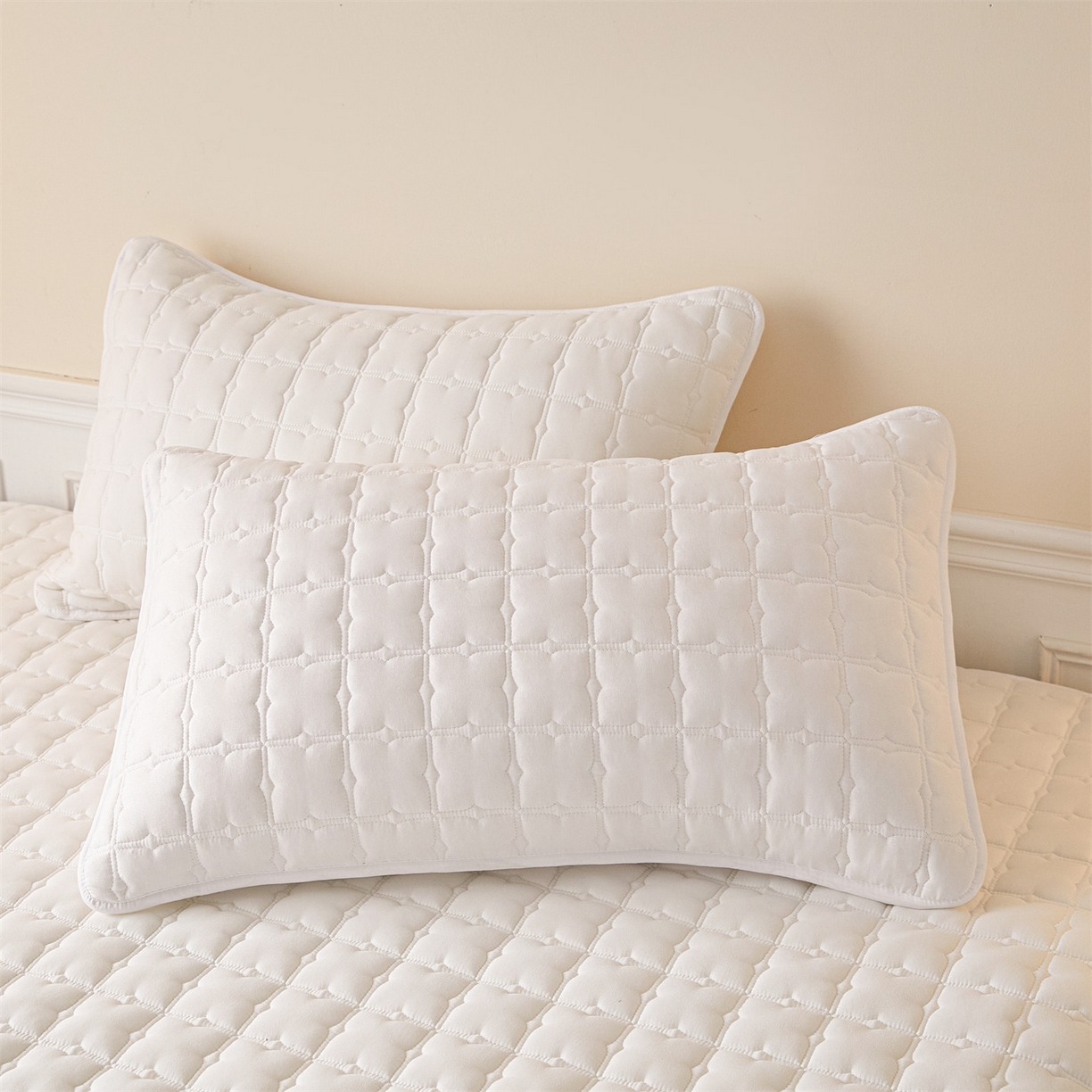 91家纺网 家纺一手货源 找家纺 优眠坊 2026新款夹棉床笠/防水床笠   床笠三件套 格趣-白色-防水款