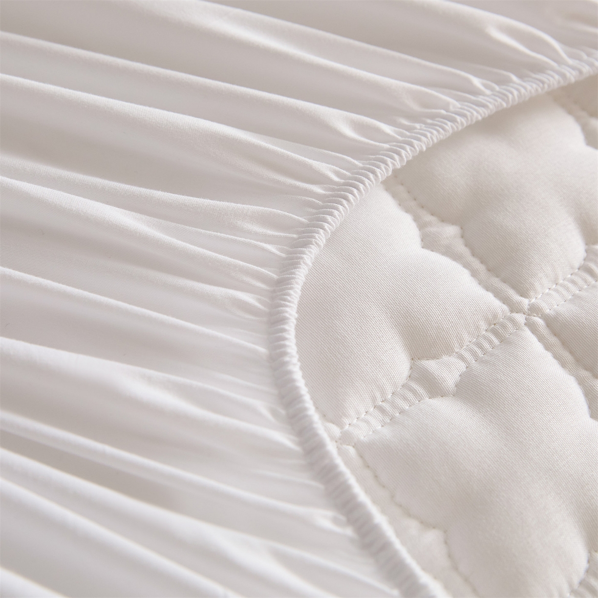 91家纺网 家纺一手货源 找家纺 优眠坊 2026新款夹棉床笠/防水床笠   床笠三件套 格趣-白色-防水款