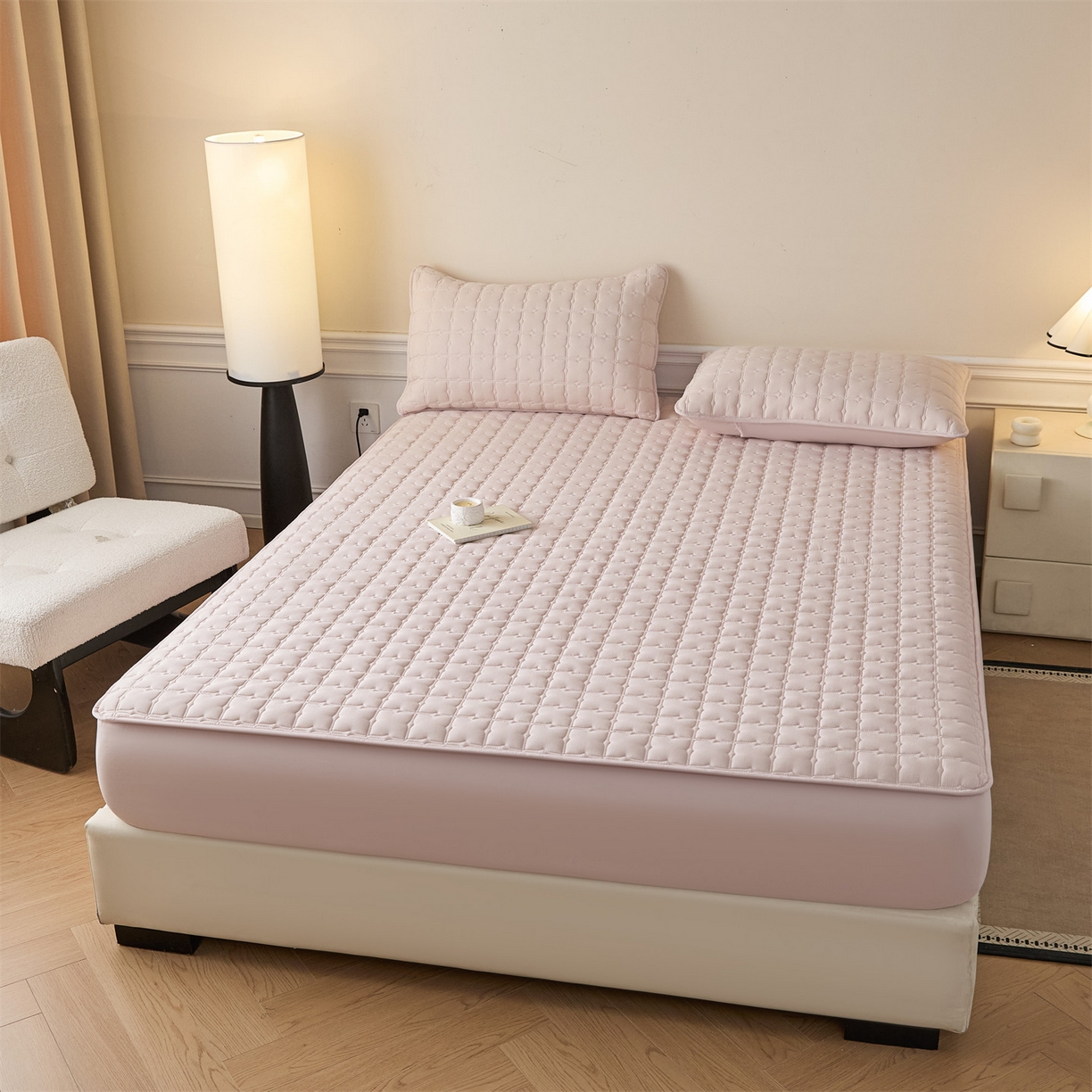 91家纺网 家纺一手货源 找家纺 优眠坊 2026新款夹棉床笠/防水床笠   床笠三件套 格趣-淡粉-防水款