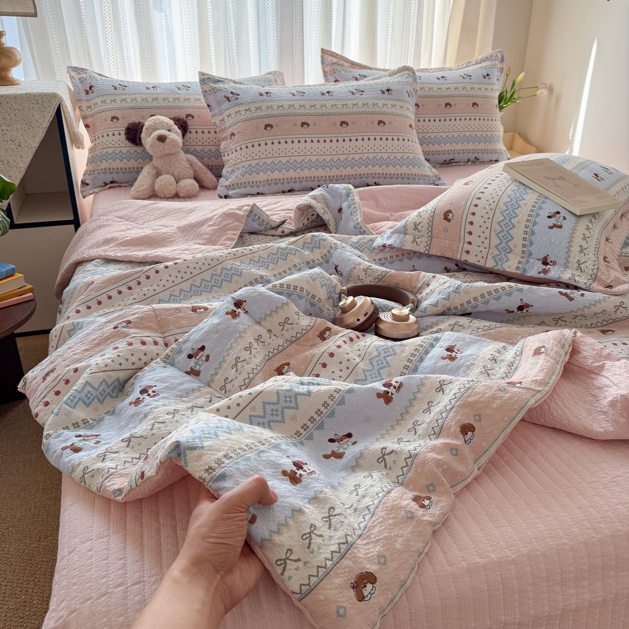 91家纺网 家纺一手货源 找家纺 梵希雅 2026新款云感泡芙棉泡芙纱床盖夏被四件套 费尔岛小狗