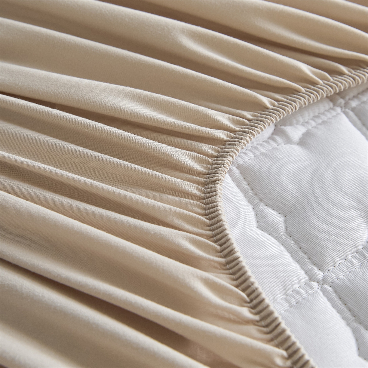 91家纺网 家纺一手货源 找家纺 优眠坊 2026新款夹棉床笠/防水床笠   床笠三件套 格趣-卡其-防水款