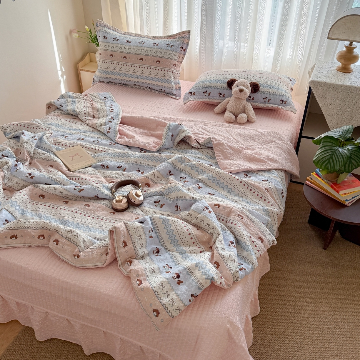 91家纺网 家纺一手货源 找家纺 梵希雅 2026新款云感泡芙棉泡芙纱床盖夏被四件套 费尔岛小狗