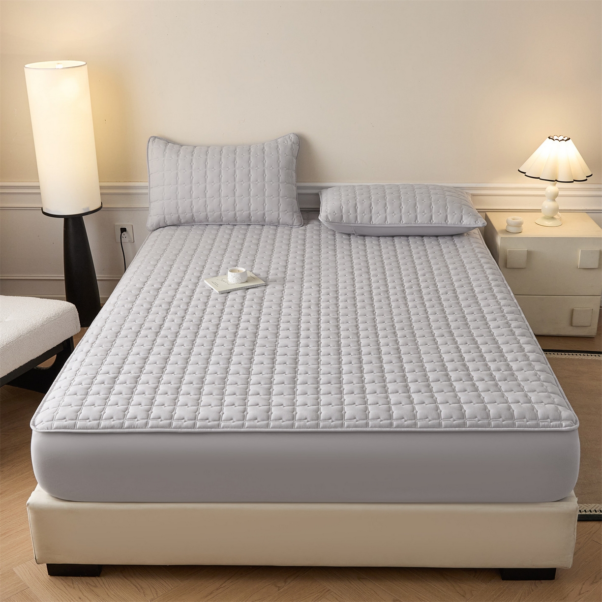 91家纺网 家纺一手货源 找家纺 优眠坊 2026新款夹棉床笠/防水床笠   床笠三件套 格趣-浅灰-防水款