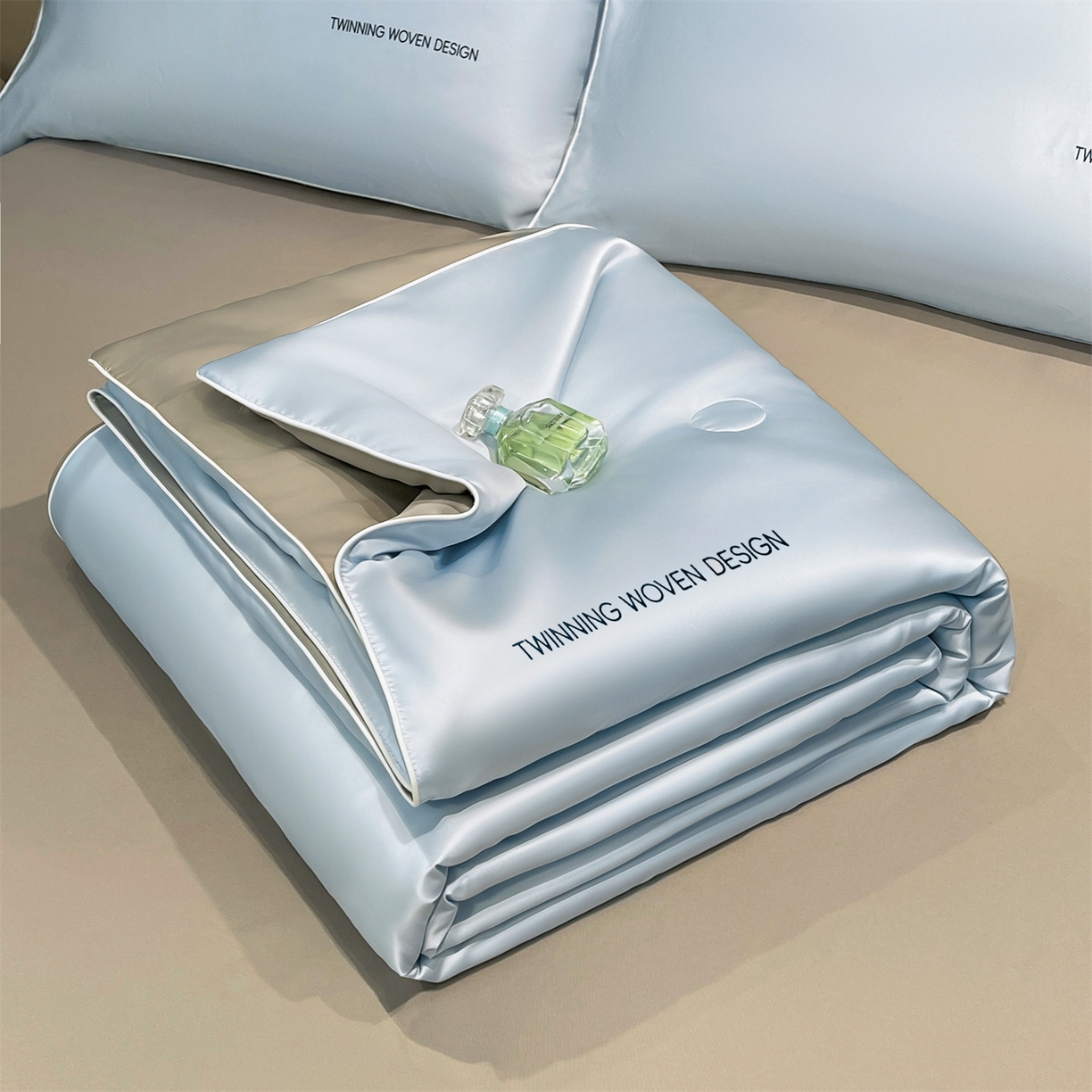 91家纺网 家纺一手货源 找家纺 招财星家纺 2026新款可水洗真丝被夏天空调被单人夏凉被冰丝夏被被子双人薄被（带质检报告买家秀） 丝语-水蓝+银灰