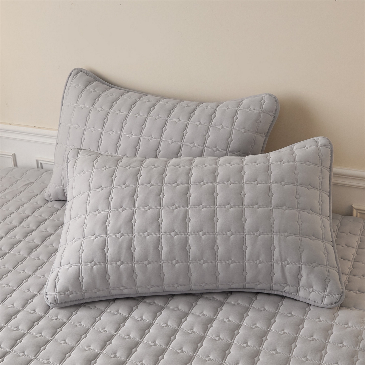 91家纺网 家纺一手货源 找家纺 优眠坊 2026新款夹棉床笠/防水床笠   床笠三件套 格趣-浅灰-防水款