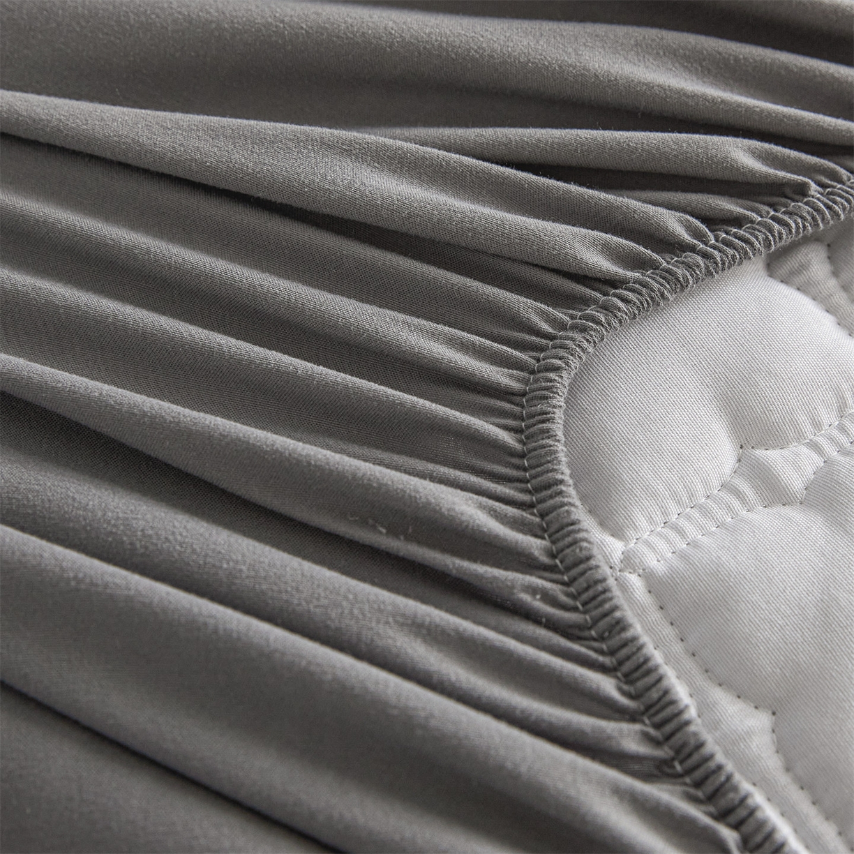 91家纺网 家纺一手货源 找家纺 优眠坊 2026新款夹棉床笠/防水床笠   床笠三件套 格趣-深灰-防水款