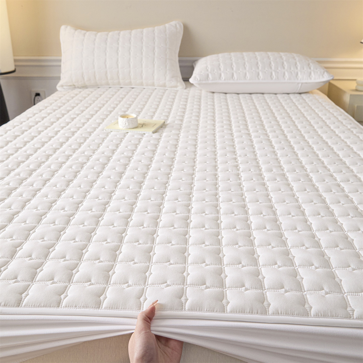 91家纺网 家纺一手货源 找家纺 优眠坊 2026新款夹棉床笠/防水床笠   床笠三件套 格趣-白色-不防水款