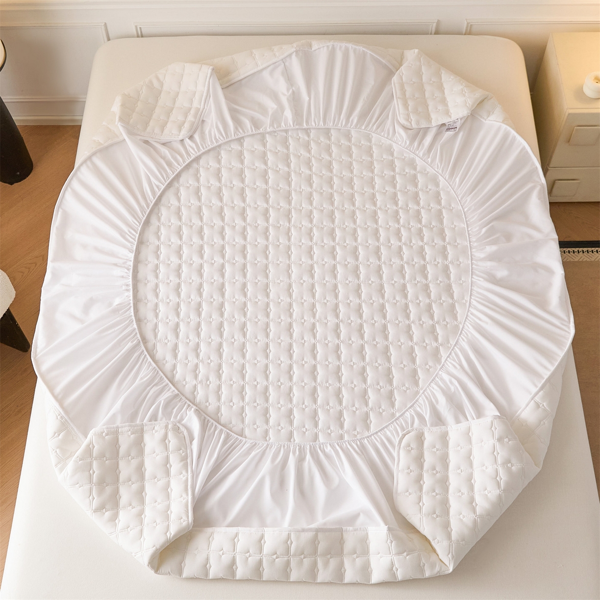 91家纺网 家纺一手货源 找家纺 优眠坊 2026新款夹棉床笠/防水床笠   床笠三件套 格趣-白色-不防水款