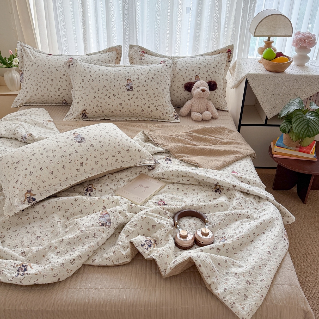 91家纺网 家纺一手货源 找家纺 梵希雅 2026新款云感泡芙棉泡芙纱床盖夏被四件套 花间娃娃