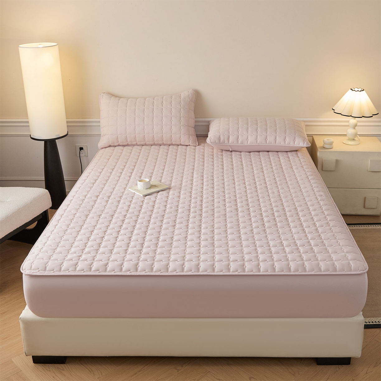 91家纺网 家纺一手货源 找家纺 优眠坊 2026新款夹棉床笠/防水床笠   床笠三件套 格趣-淡粉-不防水款