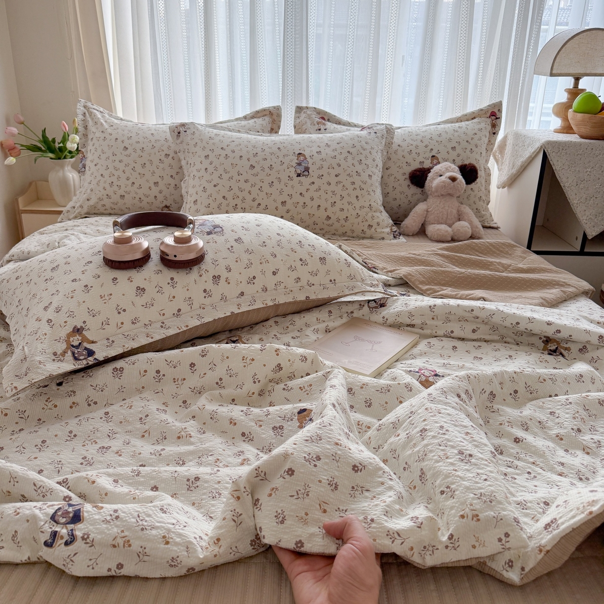 91家纺网 家纺一手货源 找家纺 梵希雅 2026新款云感泡芙棉泡芙纱床盖夏被四件套 花间娃娃