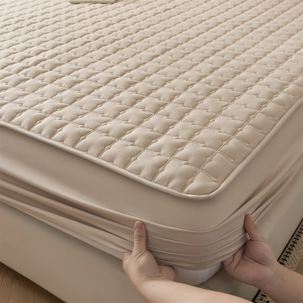 91家纺网 家纺一手货源 找家纺 优眠坊 2026新款夹棉床笠/防水床笠   床笠三件套 格趣-卡其-不防水款