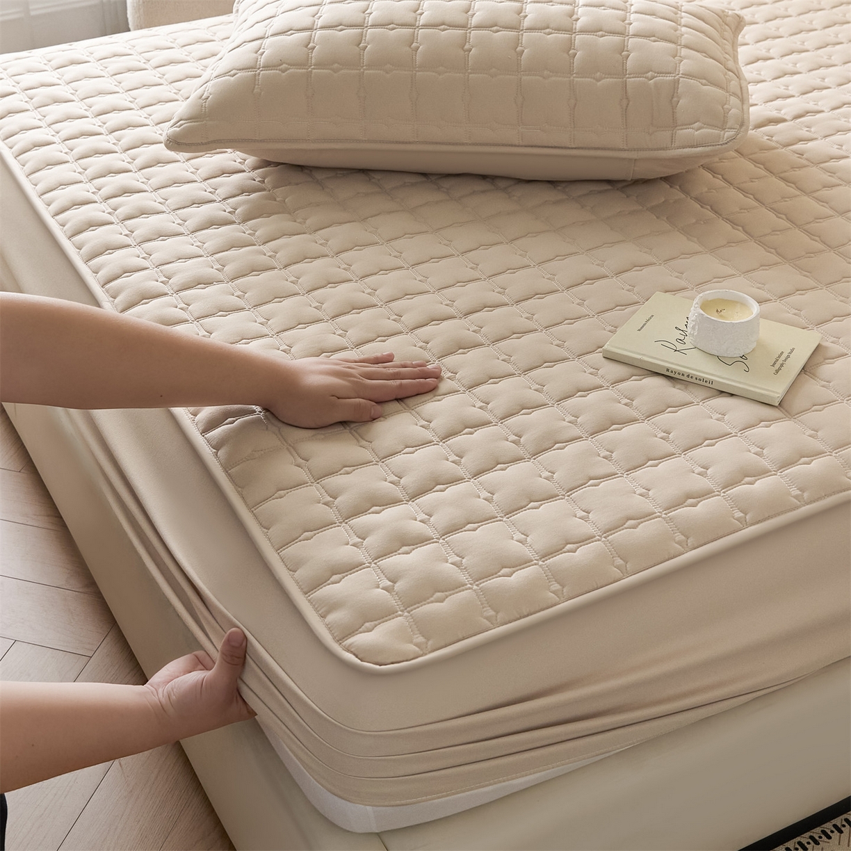 91家纺网 家纺一手货源 找家纺 优眠坊 2026新款夹棉床笠/防水床笠   床笠三件套 格趣-卡其-不防水款