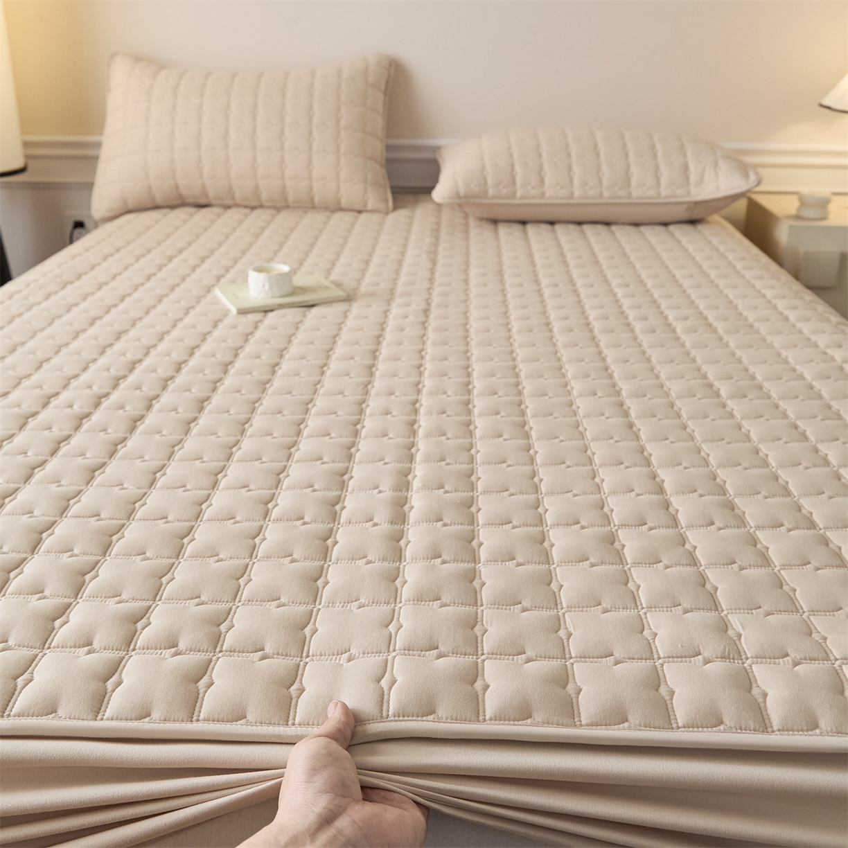 91家纺网 家纺一手货源 找家纺 优眠坊 2026新款夹棉床笠/防水床笠   床笠三件套 格趣-卡其-不防水款