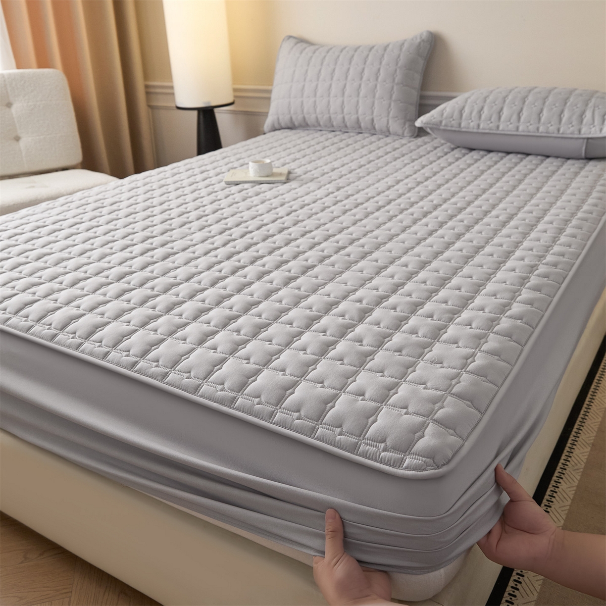 91家纺网 家纺一手货源 找家纺 优眠坊 2026新款夹棉床笠/防水床笠   床笠三件套 格趣-浅灰-不防水款