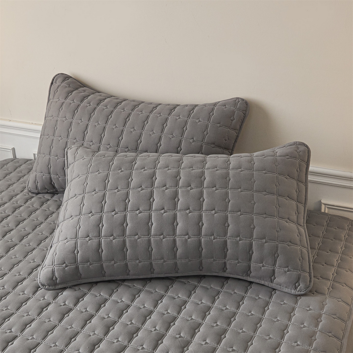 91家纺网 家纺一手货源 找家纺 优眠坊 2026新款夹棉床笠/防水床笠   床笠三件套 格趣-深灰-不防水款