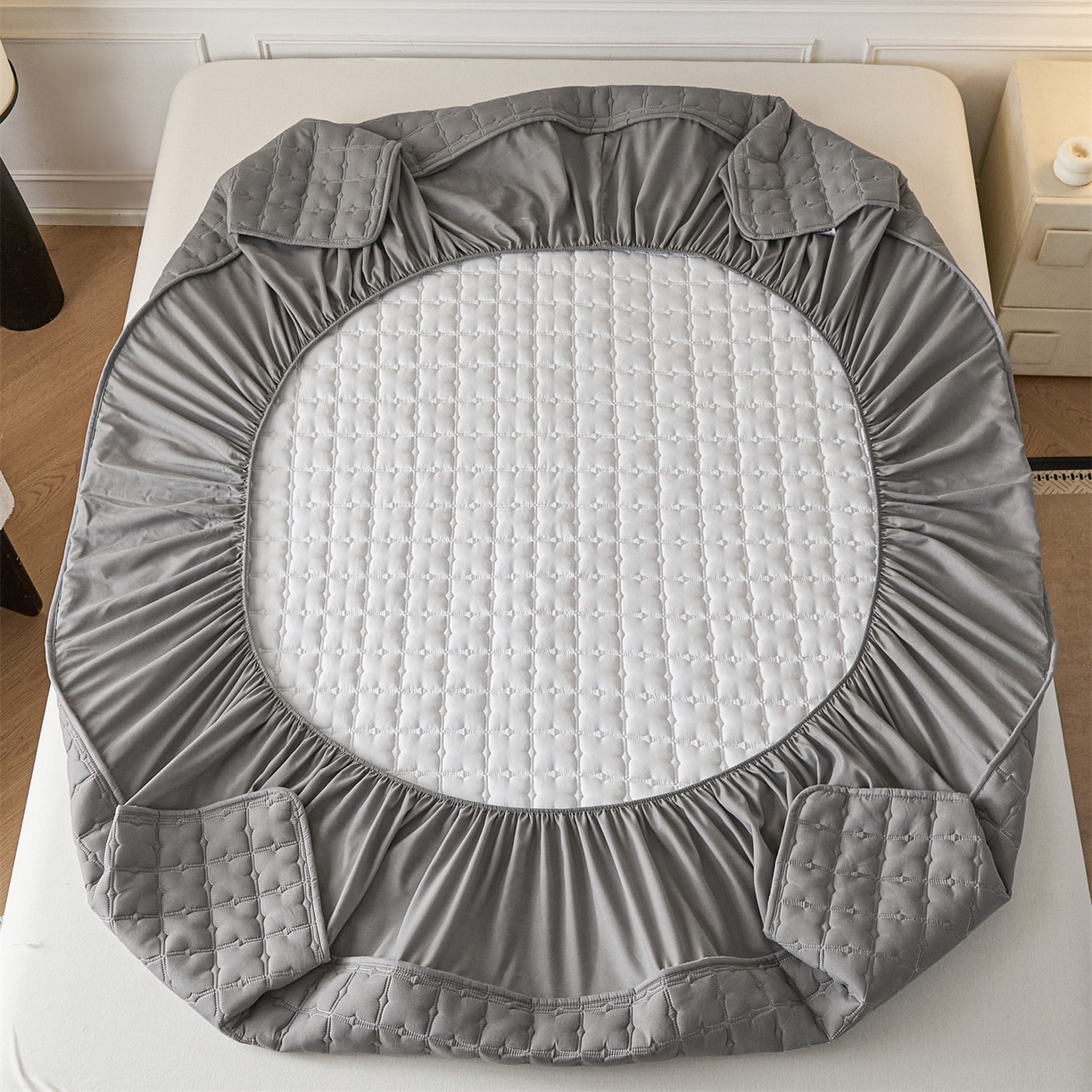 91家纺网 家纺一手货源 找家纺 优眠坊 2026新款夹棉床笠/防水床笠   床笠三件套 格趣-深灰-不防水款